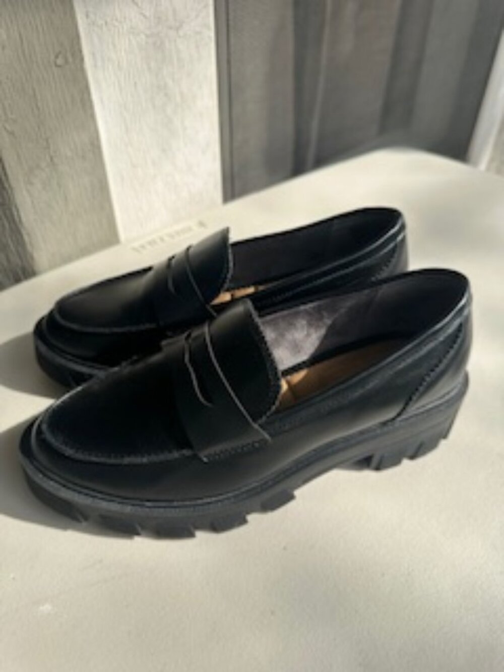 Crown Vintage Lane Loafers Size 6